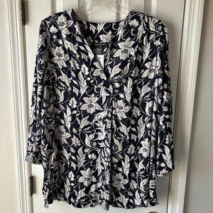 NWT Lane Bryant Navy and Cream Patterned Blouse Silky Flowy Women Plus Sz 18 18W